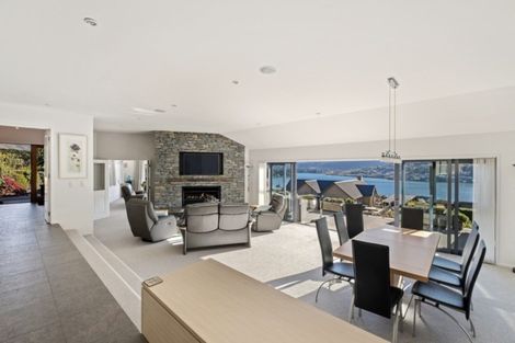 Photo of property in 5 Milward Place, Kelvin Heights, Queenstown, 9300