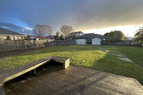 Photo of property in 37 Lambeth Crescent, Redwood, Christchurch, 8051