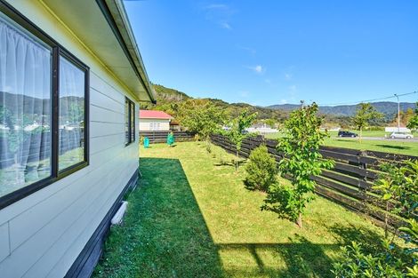 Photo of property in 2 Wellington Road, Wainuiomata, Lower Hutt, 5014