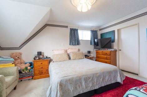 Photo of property in 1 Dresdan Court, Hokowhitu, Palmerston North, 4410