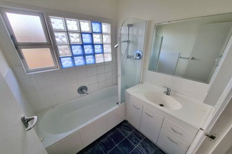 Photo of property in 1/6 Keldale Place, Forrest Hill, Auckland, 0620