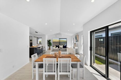 Photo of property in 14 Annie Aranui Drive, Poraiti, 4182