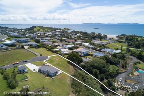 Photo of property in 1 Lori Lane, Coopers Beach, 0420