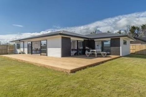 Photo of property in 16 Charlotte Drive, Omokoroa, 3114
