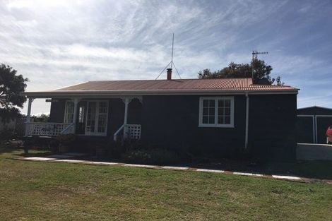 Photo of property in 12 Hicks Crescent, Waikanae Beach, Waikanae, 5036