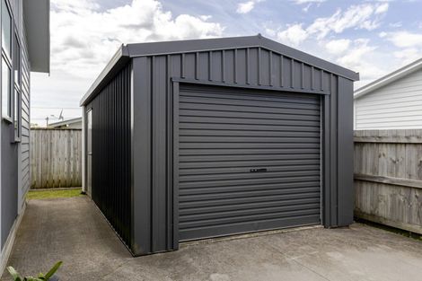 Photo of property in 6b Walsh Road, Westown, New Plymouth, 4310