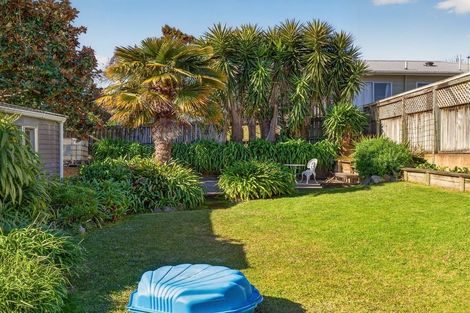Photo of property in 2/7 Pomelo Road, Te Atatu South, Auckland, 0610