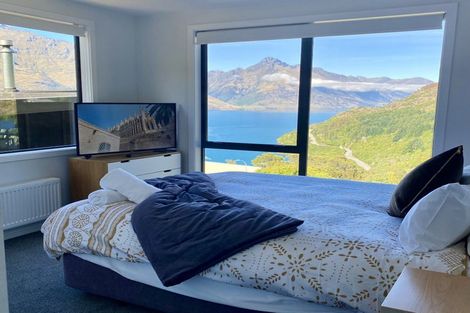 Photo of property in 15a Mackinnon Terrace, Sunshine Bay, Queenstown, 9300