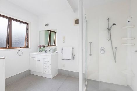 Photo of property in 1/807 East Coast Road, Northcross, Auckland, 0630