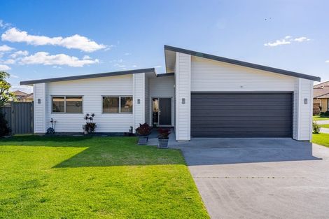 Photo of property in 9 Kamahi Place, One Tree Point, 0118