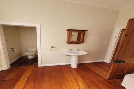 Photo of property in 11 Aorangi Terrace, Thorndon, Wellington, 6011