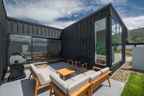 Photo of property in 15 Stackbrae Avenue, Wanaka, 9305