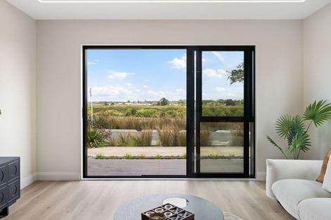 Photo of property in 51 Emerald Avenue, Rosehill, Papakura, 2113