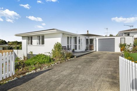 Photo of property in 5 Hamilton Drive, Waiuku, 2123