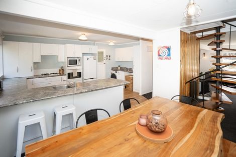 Photo of property in 8 Elizabeth Place, Ferndale, New Plymouth, 4310