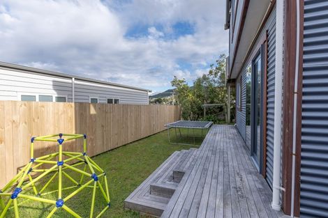 Photo of property in 3a Kiwi Crescent, Tawa, Wellington, 5028