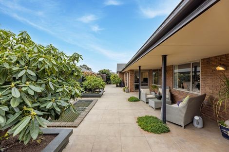 Photo of property in 92 Willowview Drive, Redwood, Christchurch, 8051