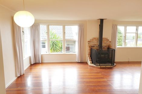 Photo of property in 2 Nutsey Avenue, Northcote, Auckland, 0627