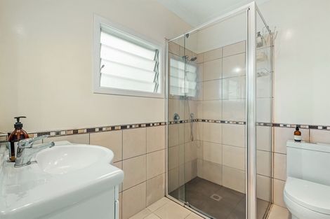 Photo of property in 1/42 Manuka Road, Glenfield, Auckland, 0629