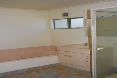 Photo of property in 14 Pekanga Road, Normandale, Lower Hutt, 5010