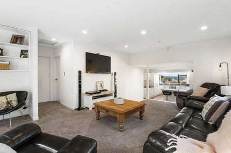Photo of property in 2/53 Seaton Road, Murrays Bay, Auckland, 0630