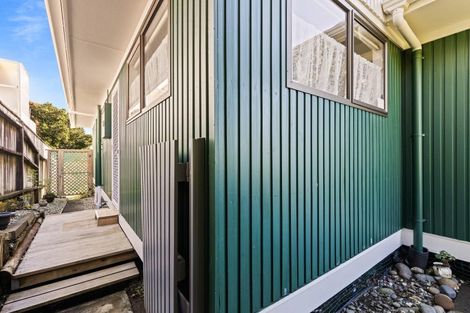 Photo of property in 110 Pioneer Road, Moturoa, New Plymouth, 4310