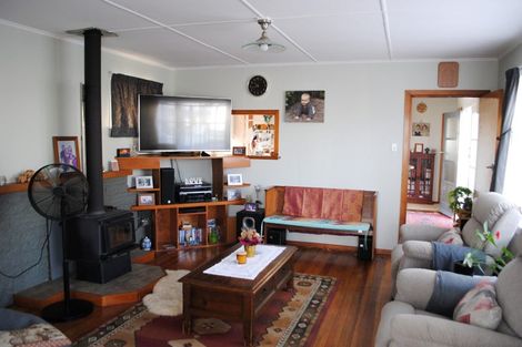 Photo of property in 24 Endeavour Street, Marfell, New Plymouth, 4310