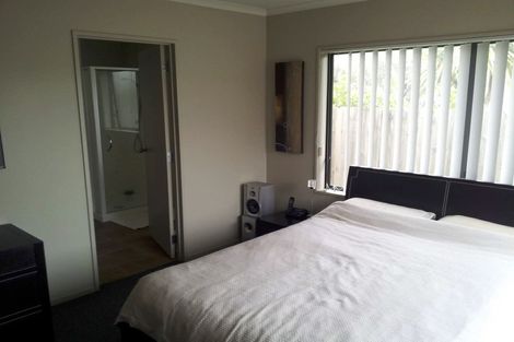 Photo of property in 72 Bluebird Crescent, Unsworth Heights, Auckland, 0632