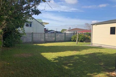Photo of property in 25 Roberts Avenue, Bayswater, Auckland, 0622