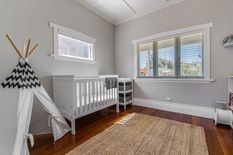 Photo of property in 1/2 Tennyson Street, Northcote Point, Auckland, 0627