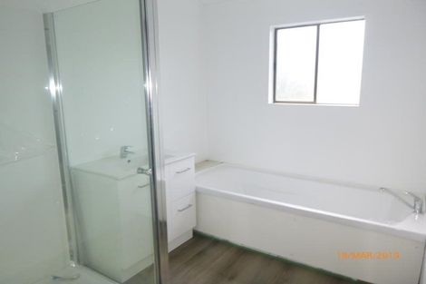 Photo of property in 8 St Catherine Crescent, West Harbour, Auckland, 0618