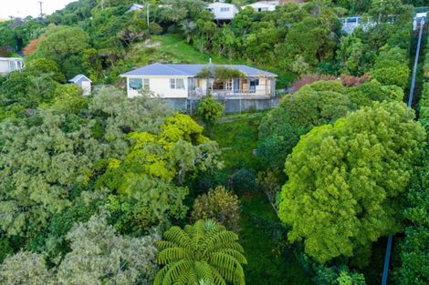 Photo of property in 34 Fortification Road, Karaka Bays, Wellington, 6022