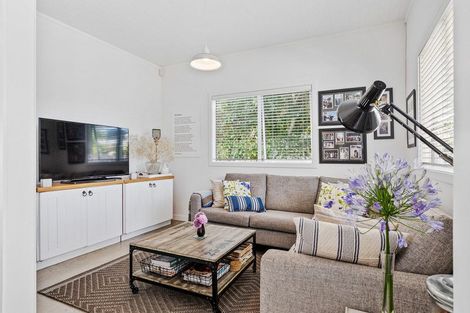 Photo of property in 33 Rexwood Street, Carterton, 5713