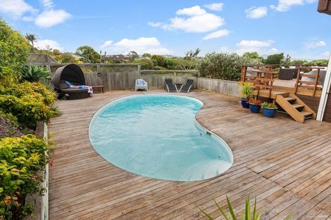 Photo of property in 37 Pigeon Mountain Road, Half Moon Bay, Auckland, 2012