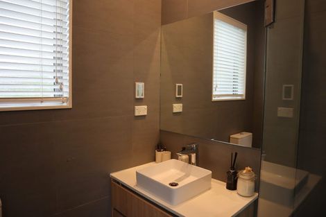 Photo of property in 73 Warman Road, Okura, Auckland, 0792