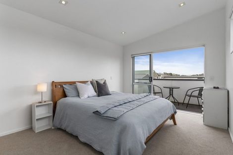 Photo of property in 11 William Bayes Place, Red Beach, 0932