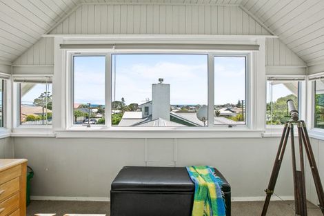 Photo of property in 13 Paynters Avenue, Strandon, New Plymouth, 4312