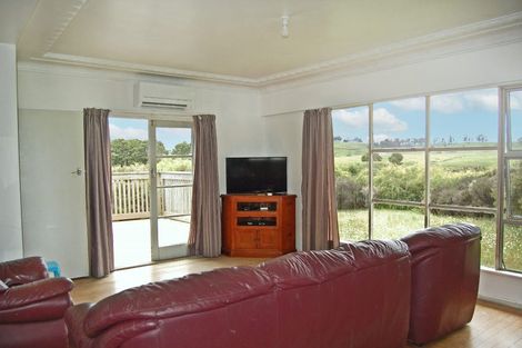 Photo of property in 17 Ranganui Road, Kaiwaka, 0573