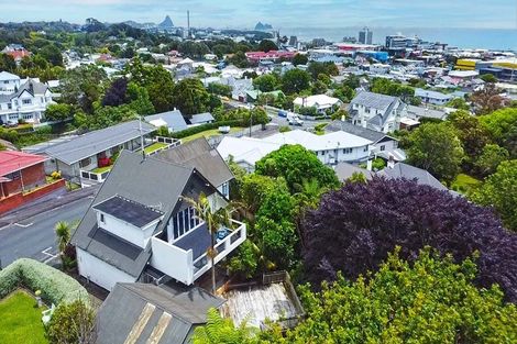 Photo of property in 43 Cameron Street, New Plymouth, 4310