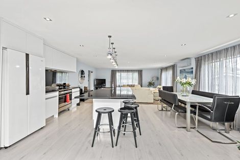 Photo of property in 54 Maxwelton Drive, Mairangi Bay, Auckland, 0630