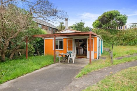 Photo of property in 11 James Street, Waikawa Beach, Manakau, 5573