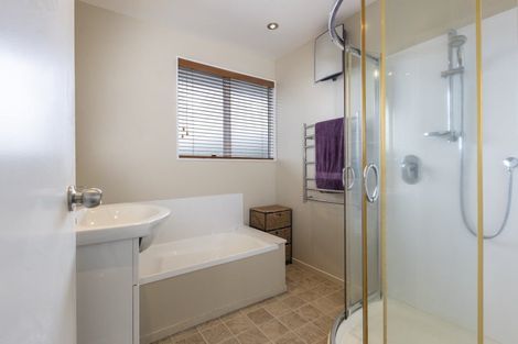 Photo of property in 26 Killygordon Place, Massey, Auckland, 0614