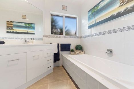 Photo of property in 152 Gravatt Road, Papamoa Beach, Papamoa, 3118