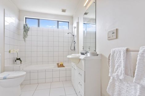 Photo of property in 14 Albizia Avenue, Henderson, Auckland, 0612