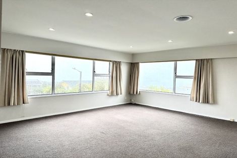 Photo of property in 18 Oakleigh Street, Maungaraki, Lower Hutt, 5010