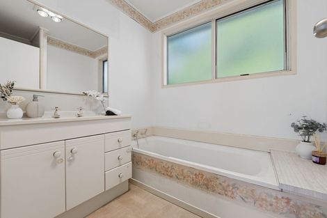 Photo of property in 4 Redwing Street, Browns Bay, Auckland, 0630