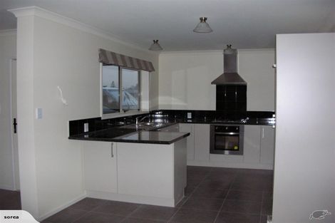 Photo of property in 27 Barry Curtis Place, Levin, 5510