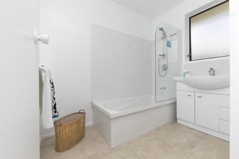 Photo of property in 7 Tangelo Place, Bucklands Beach, Auckland, 2012