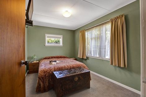 Photo of property in 77 Omata Road, Marfell, New Plymouth, 4310