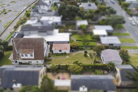 Photo of property in 24 Pukatea Street, Eastbourne, Lower Hutt, 5013
